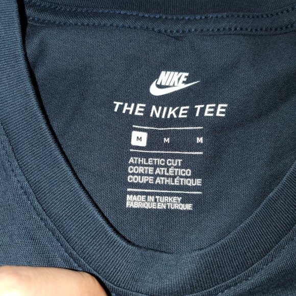 Nike Embroidered Shirt navy  Medium - Picture 3 of 7